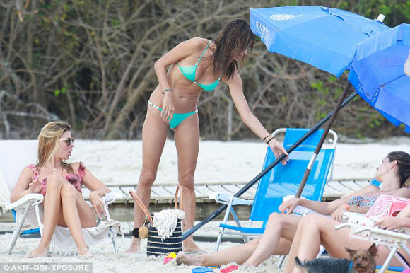 Alessandra Ambrosio In sexy look with turquoise bikini at the beach