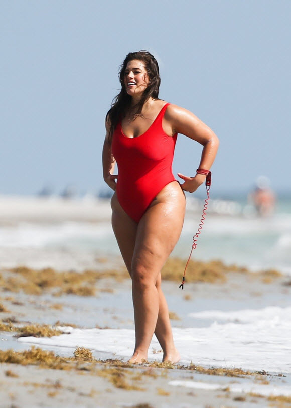 Ashley Graham Display Her Curves In Miami With Red Hot Swimsuit 