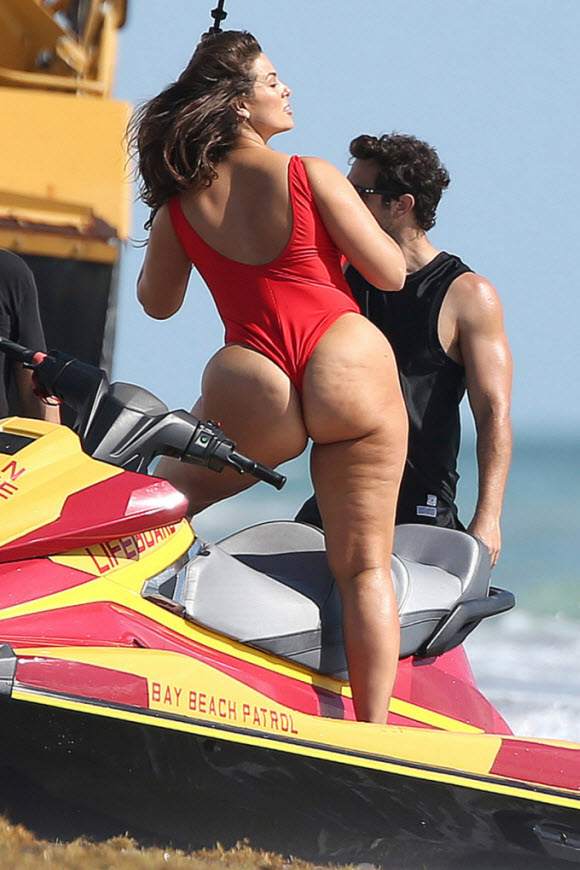 Ashley Graham Display Her Curves In Miami With Red Hot Swimsuit 