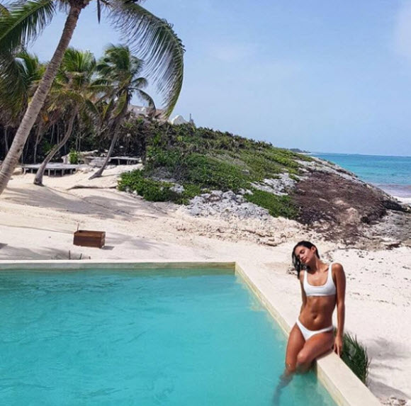 Super Models Sara Sampaio Goes Topless In Beach Trip