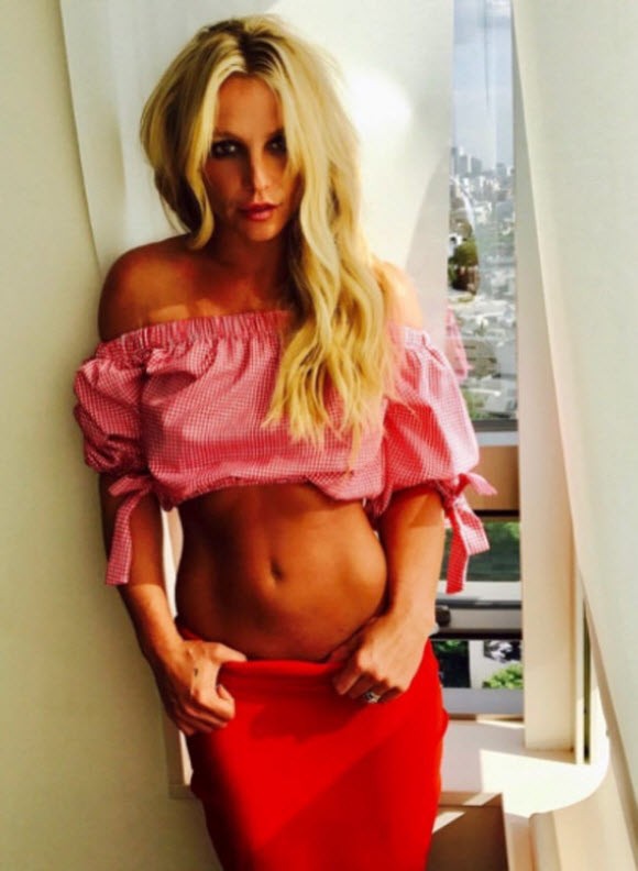 Britney Spears Displayed Her Busty In Stunning Gym Selfie