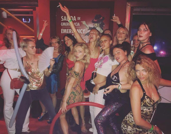 Cara Delevingne Turned To 25 In Special Wild Celebration With Her Pals In Mexico