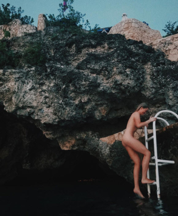 Ireland Baldwin Poses Completely Nude While Swimming In The Ocean