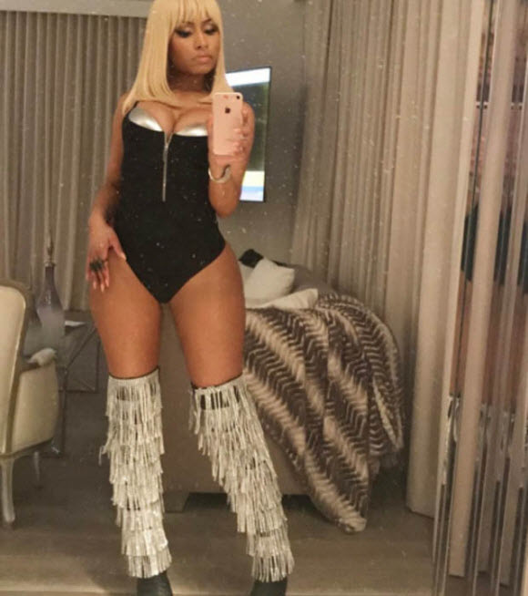 Cheeky Nicki Minaj Flaunts Her Bust And Sexy Curves On Instagram 