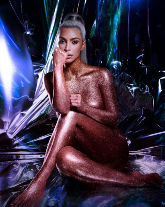 Kim Kardashian Strippes Off and Coates Her Body In Glitter For New Racy Snaps