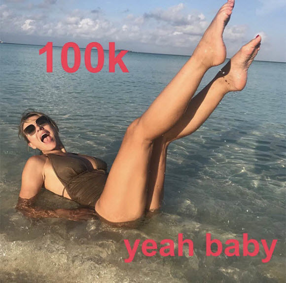 Elizabeth Hurley Show Off Her Sexy Body In Hot Bikini At Beach In Saucy Snapshot