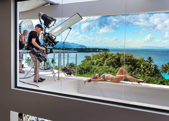 Heidi Klum Displays Her Sexy Body In Bikini Photo Shot For Germany Next Top Model Promo 