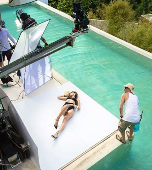 Heidi Klum Displays Her Sexy Body In Bikini Photo Shot For Germany Next Top Model Promo 