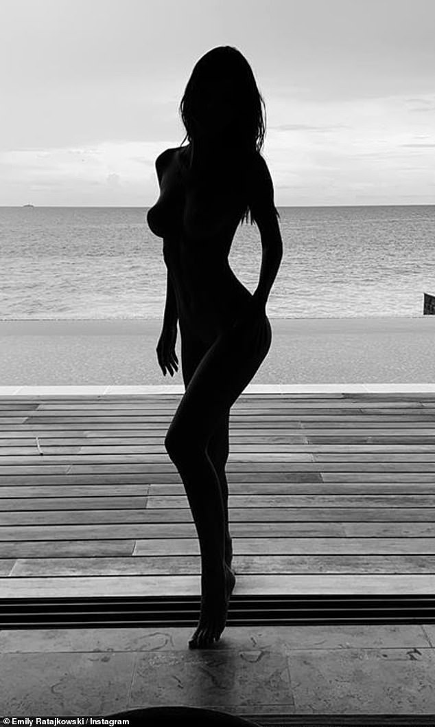 Emily Ratajkowski Strips Completely Naked On Maldives Beach
