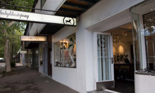 vc babylikestopony lingerie boutique outside