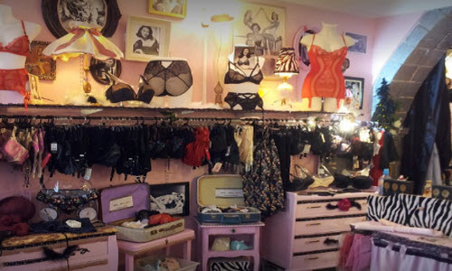 Au Boudoir Froufrou Lingerie Boutique Inside View