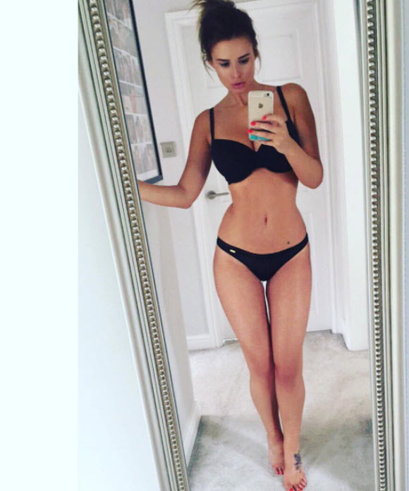 Rhian Sugden Flaunt Her Incredible Bust While Wearing Her Bra In Sexy Snap Shot Rhian Sugden Flaunt Her Incredible Bust While Wearing Her Bra In Sexy Snap Shot
