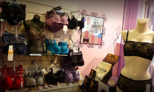 Un Temps Pour Elle Lingerie Boutique Inside View Un Temps Pour Elle Lingerie Boutique Inside View