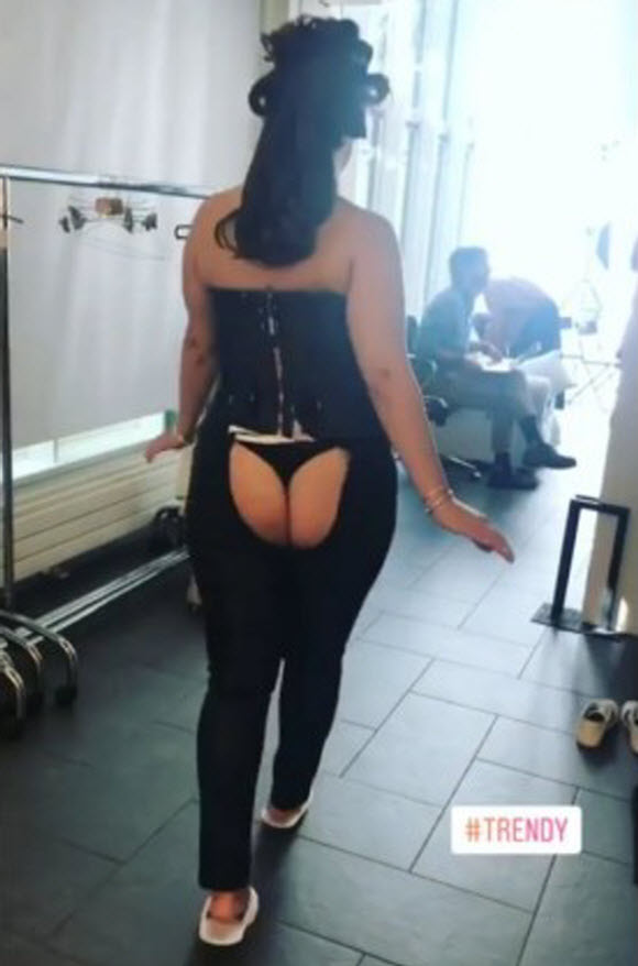 Ashley Graham Bares Her Derriere, Putting Out A 'Cheeky' Display Ashley Graham Bares Her Derriere, Putting Out A 'Cheeky' Display