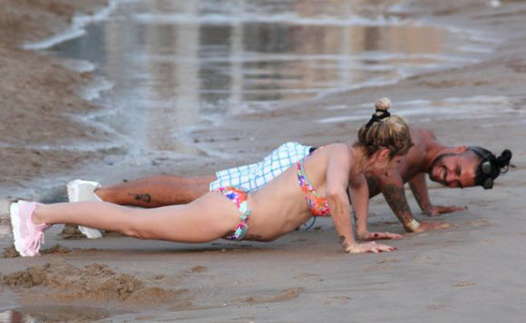 Danniella Westbrook Flaunts Her Baby Bump In Sexy Bikini While Exercising With Her Fiance At Beach Danniella Westbrook Flaunts Her Baby Bump In Sexy Bikini While Exercising With Her Fiance At Beach