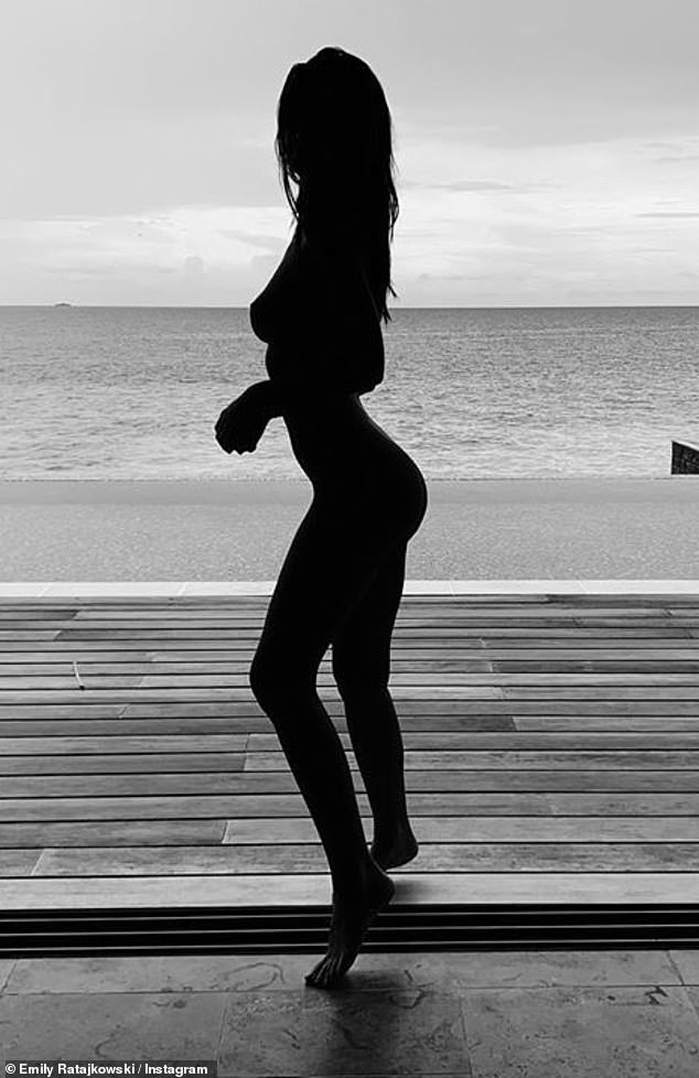 Emily Ratajkowski Strips Completely Naked On Maldives Beach Emily Ratajkowski Strips Completely Naked On Maldives Beach