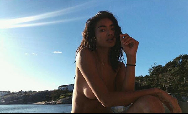 Kelly Gale Welcomes The Winter With Sizzling New Bikini snaps Kelly Gale Welcomes The Winter With Sizzling New Bikini snaps